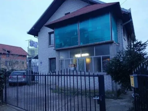 Kuća in Surčin