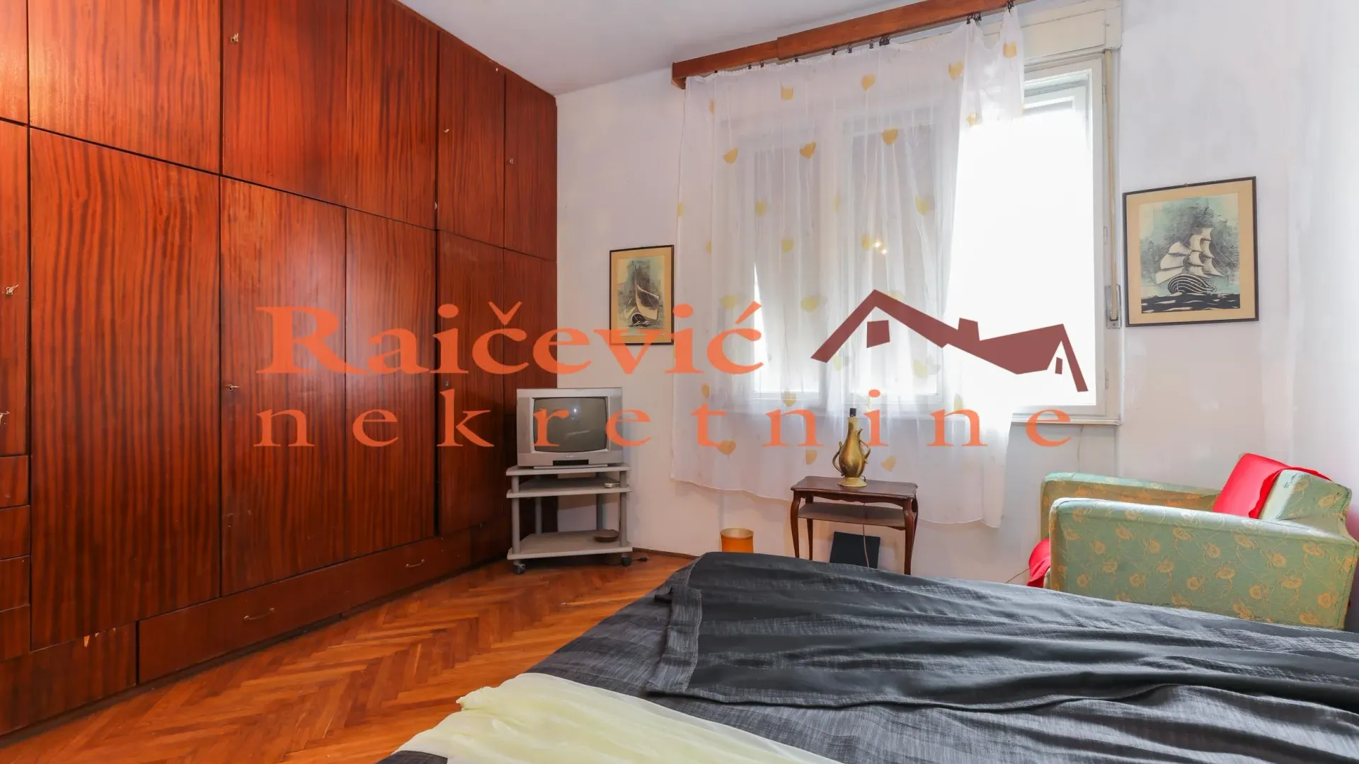 Sale, three bedroom apartment, 95m², Vračar, Šid