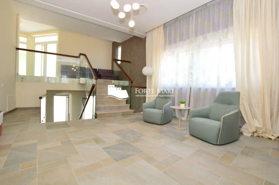 Prodaja, kuća, 285m², Njivice, Herceg Novi