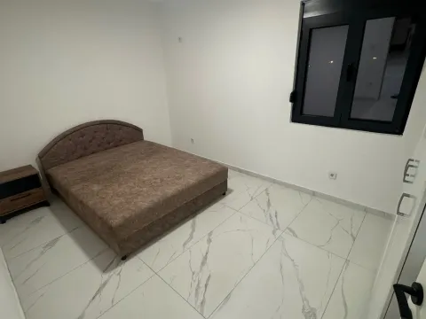 Izdavanje, trosoban stan, 75m², Polje, Bar - image 7