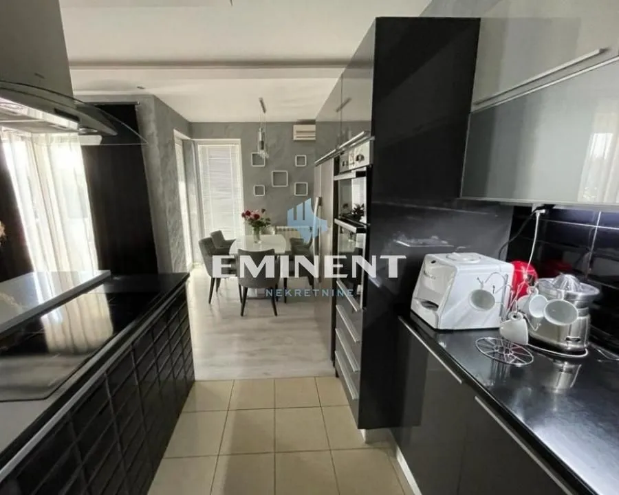Prodaja, kuća, 342m², Stari Banovci, Stara Pazova