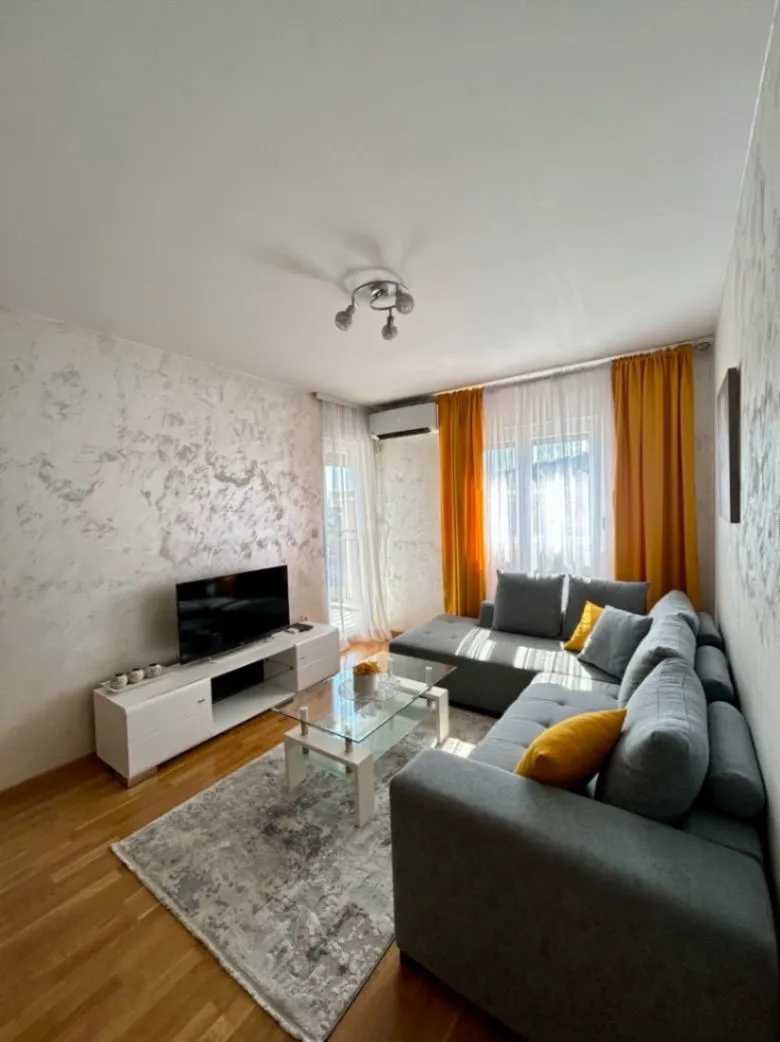 Izdavanje, jednosoban stan, 45m², City Kej, Podgorica