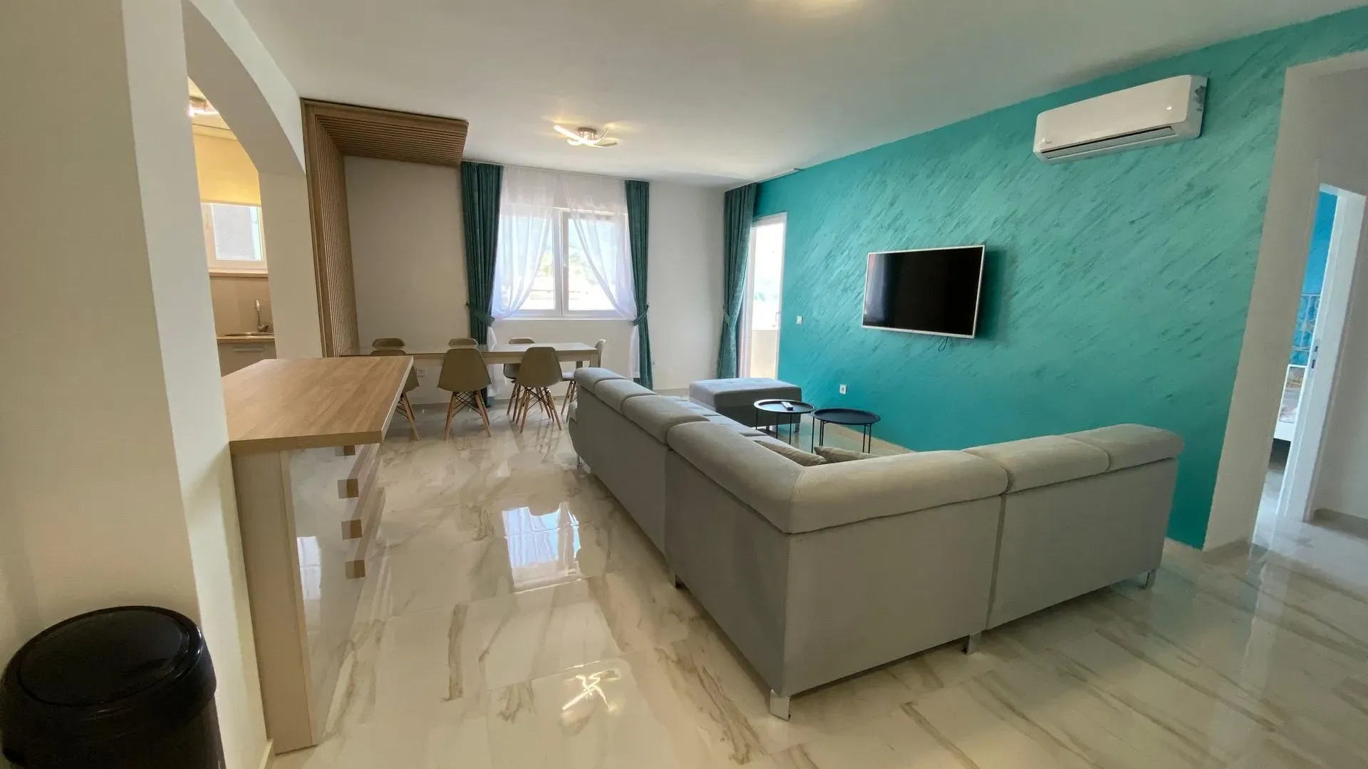 Izdavanje, trosoban stan, 120m², Bečići, Budva