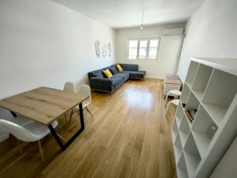 Prodaja, jednosoban stan, 49m², Central Point, Podgorica - image 1