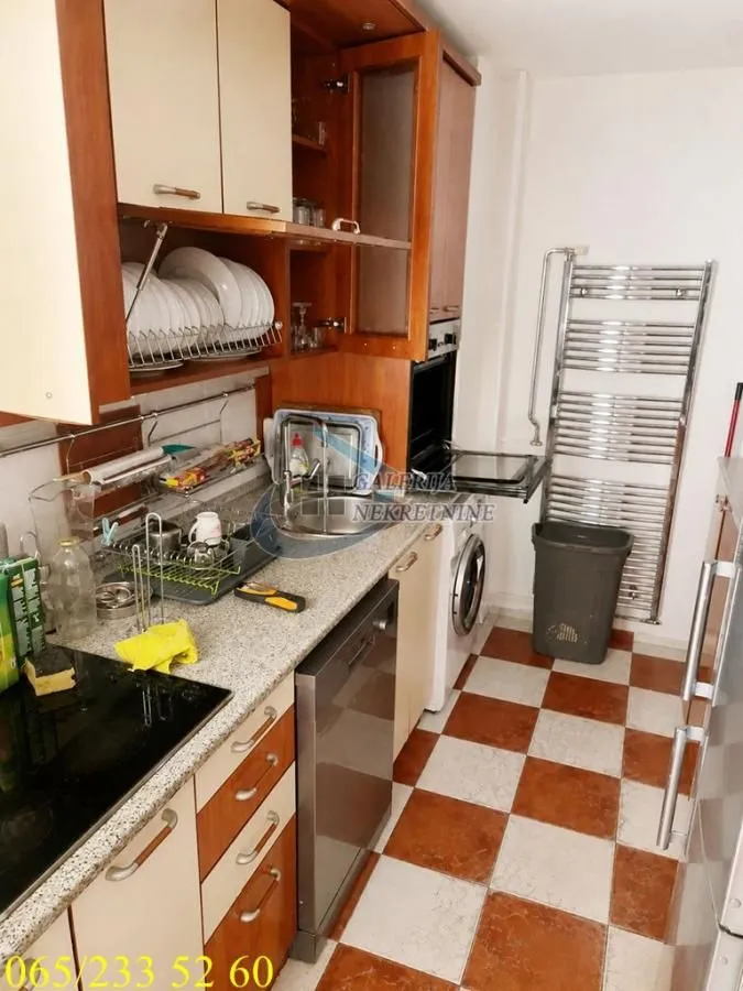 Izdavanje, četvorosoban stan, 90m², Novi Beograd Blok 61, Novi Beograd Sve Podlokacije