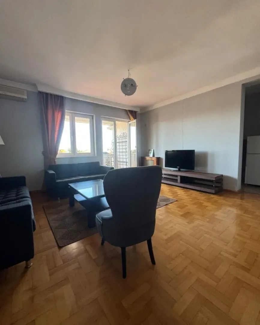 Izdavanje, trosoban stan, 114m², Gorica C, Podgorica