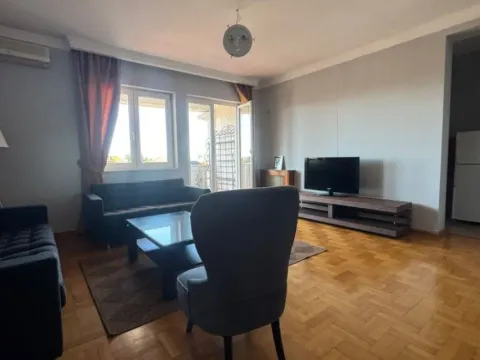 Izdavanje, trosoban stan, 114m², Gorica C, Podgorica