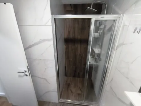 Izdavanje, jednosoban stan, 45m², Radanovići, Kotor - image 9