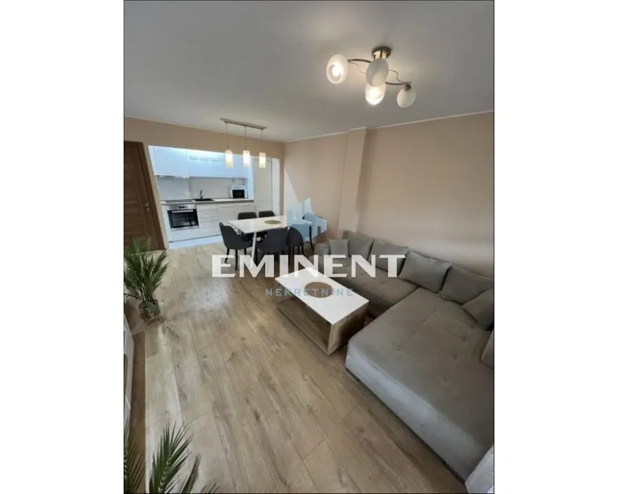 Izdavanje, četvorosoban stan, 75m², Novi Beograd Blok 38, Novi Beograd Sve Podlokacije