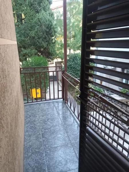 Izdavanje, kuća, 180m², Savski Venac, Beograd