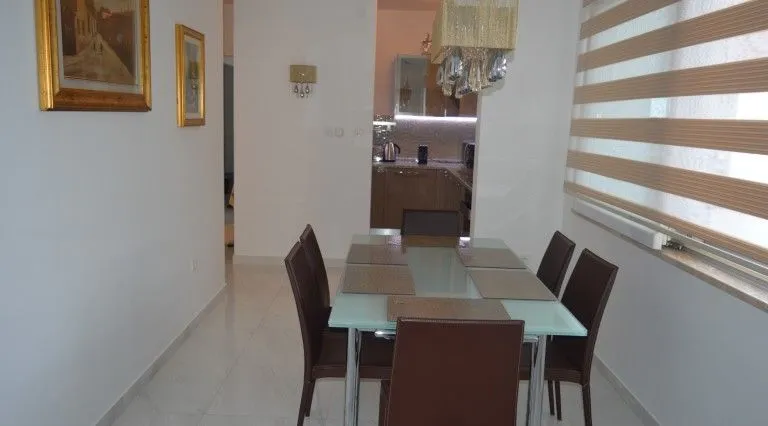 Prodaja, trosoban stan, 192m², Ljuta, Kotor