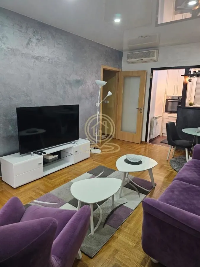 Rent, four bedroom apartment, 97m², Vračar Sve Podlokacije, Beograd
