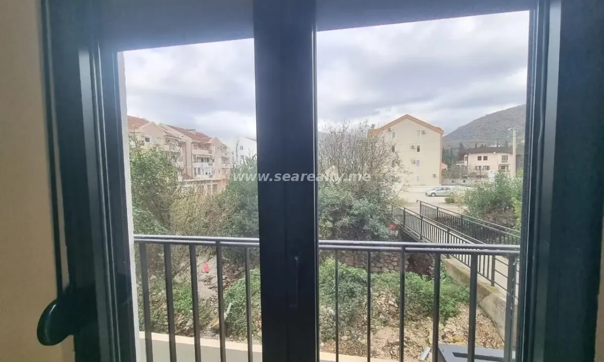 Prodaja, jednosoban stan, 48m², Tivat, Crna Gora