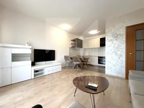 Izdavanje, dvosoban stan, 75m², City Kvart, Podgorica - image 1