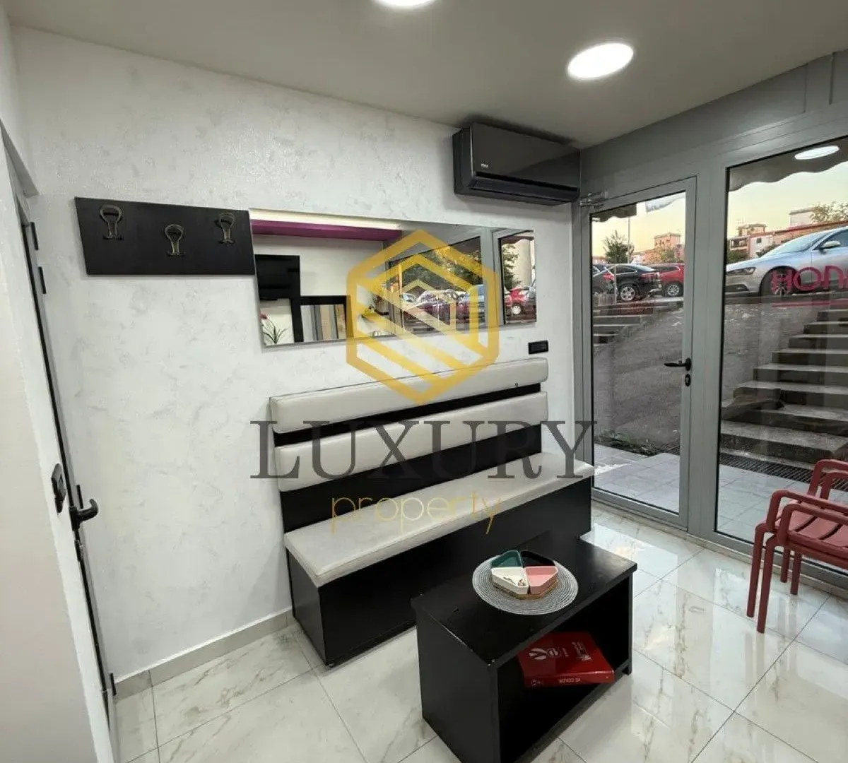Rent, office space, 17m², Gintaš, Podgorica