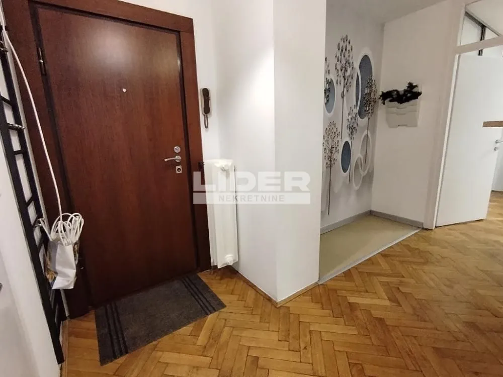Rent, office space, 53m², Kalenić Pijaca, Vračar Sve Podlokacije