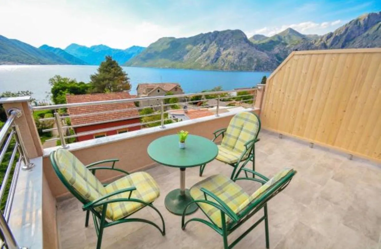 Rent, office space, 500m², Dobrota, Kotor