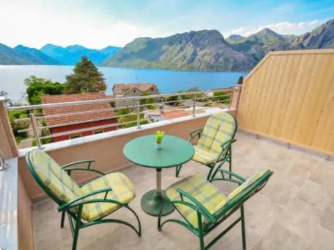 Rent, office space, 150m², Dobrota, Kotor - image 15