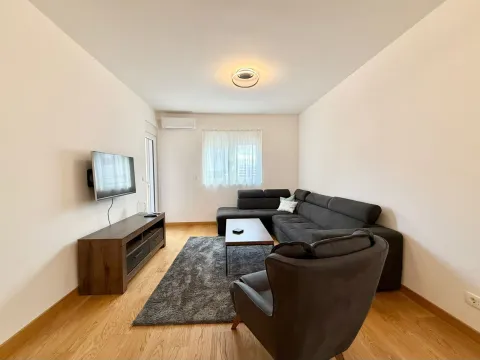 Prodaja, dvosoban stan, 72m², New City, Podgorica - image 11