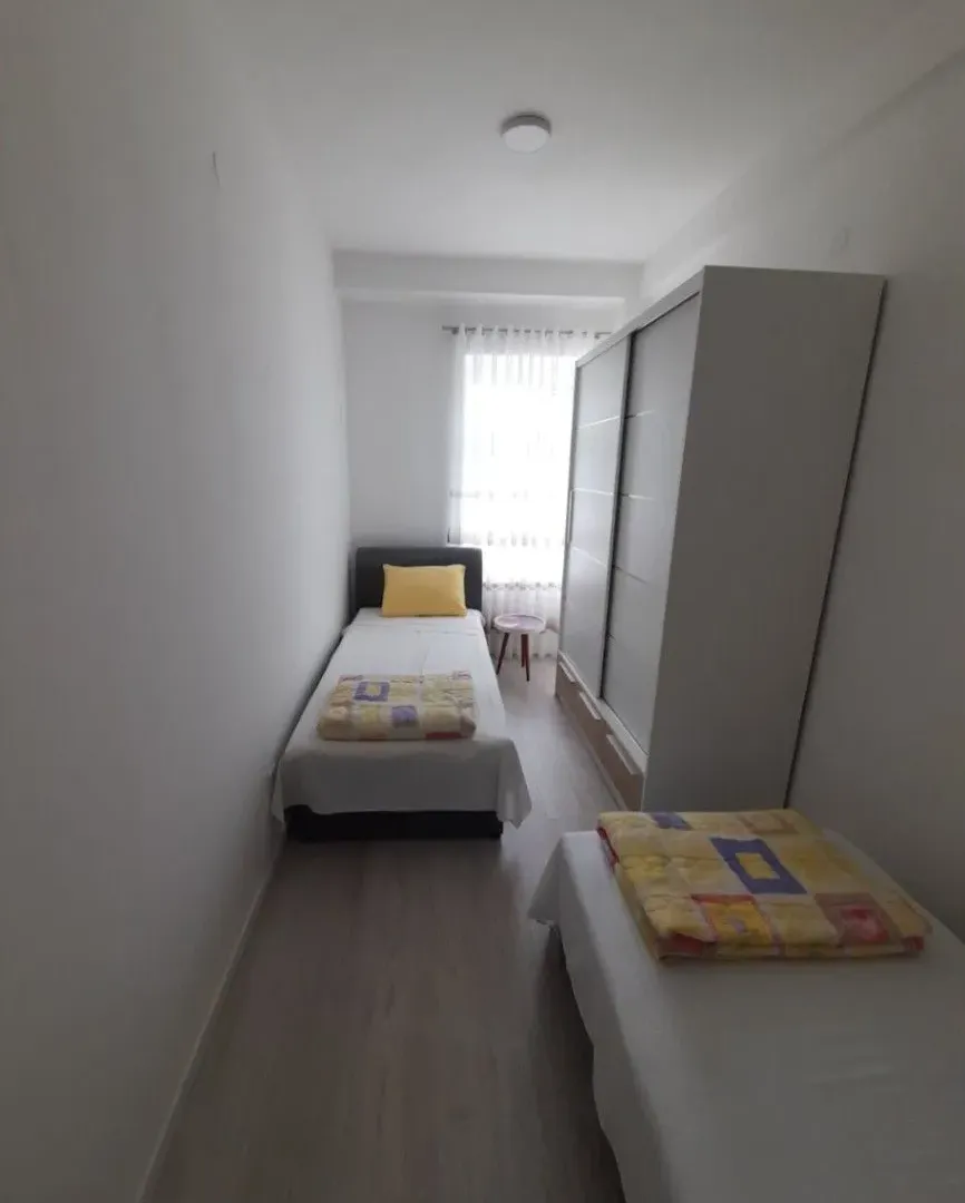 Izdavanje, jednosoban stan, 55m², Centar, Cetinje