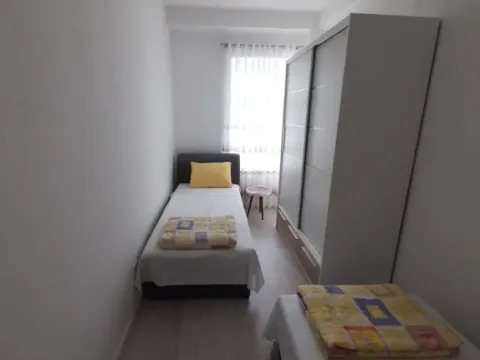 Izdavanje, jednosoban stan, 55m², Centar, Cetinje - image 3