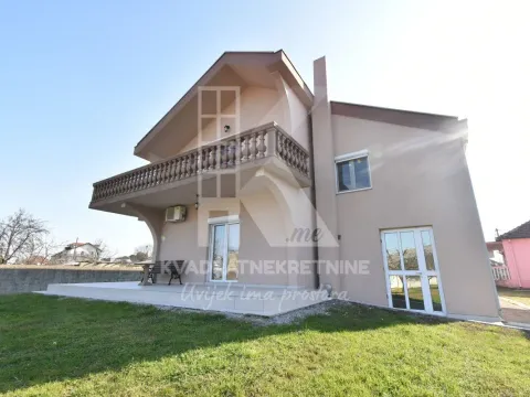 Kuća in Tološi