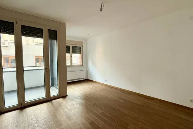 Rent, four bedroom apartment, 71m², Vračar Sve Podlokacije, Beograd