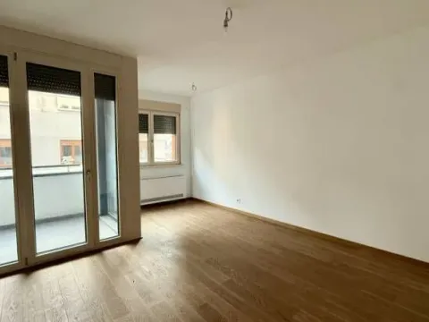 Rent, four bedroom apartment, 71m², Vračar Sve Podlokacije, Beograd - image 2