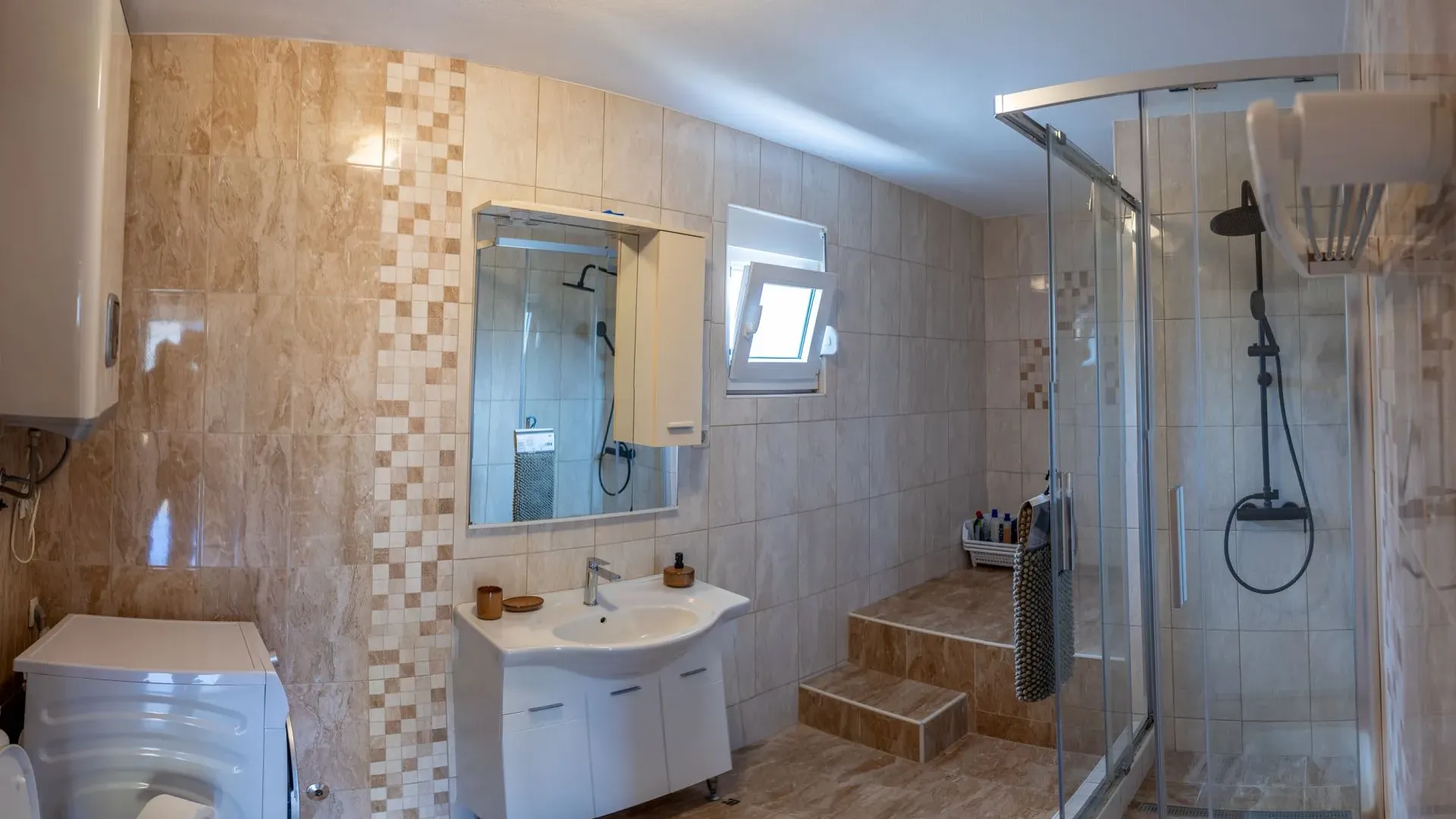Rent, house, 111m², Kotor, Crna Gora