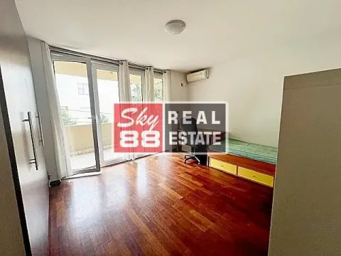 Izdavanje, četvorosoban stan, 210m², Savski Venac, Beograd - image 2