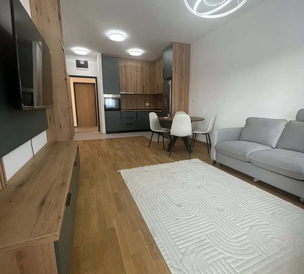 Izdavanje, jednosoban stan, 47m², Stari Aerodrom, Podgorica