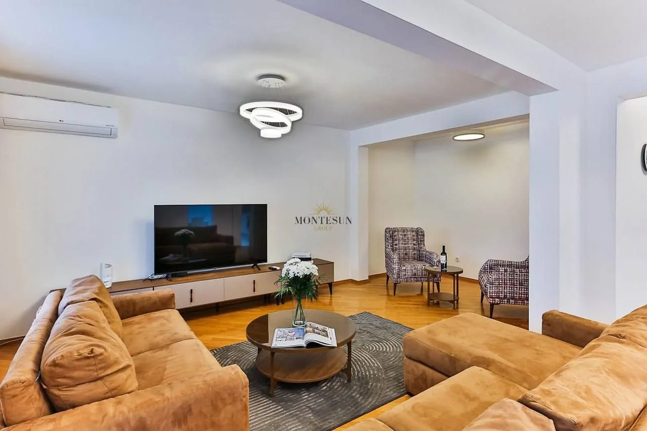 Rent, three bedroom apartment, 140m², Centar, Budva