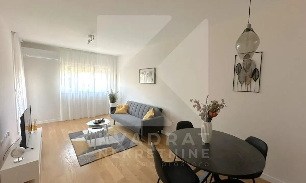 Izdavanje, jednosoban stan, 47m², Central Point, Podgorica