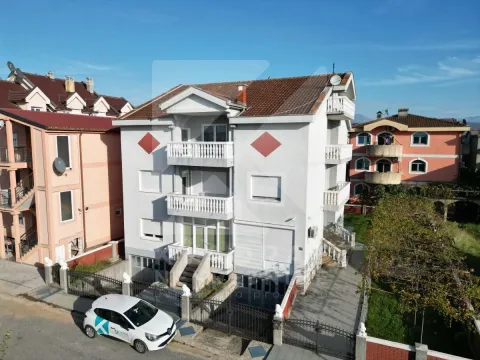 Rent, house, 500m², Stari Aerodrom, Podgorica - image 1