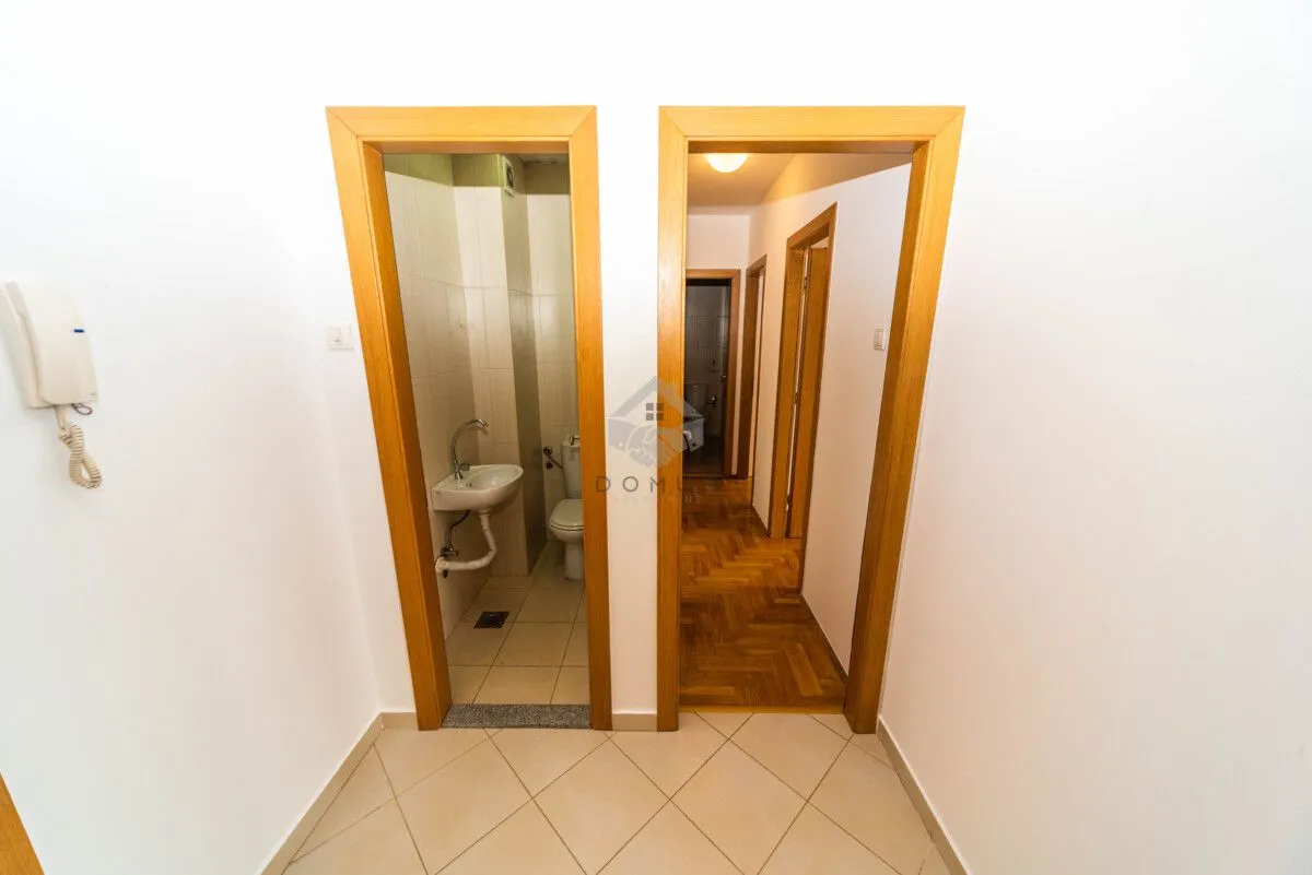 Prodaja, dvosoban stan, 70m², Blok 9, Podgorica