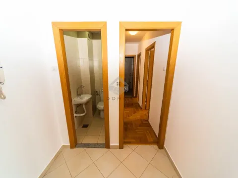 Sale, two bedroom apartment, 70m², Blok 9, Podgorica - image 8