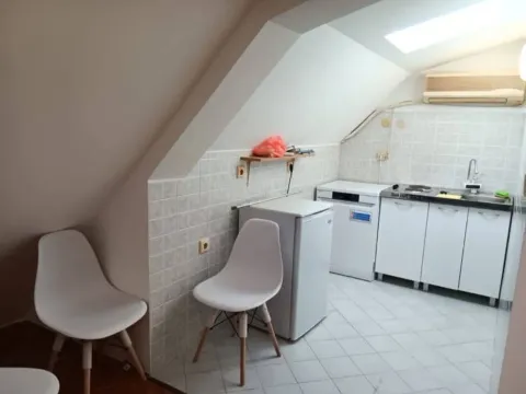 Izdavanje, garsonjera, 25m², Stara Varoš, Podgorica - image 4