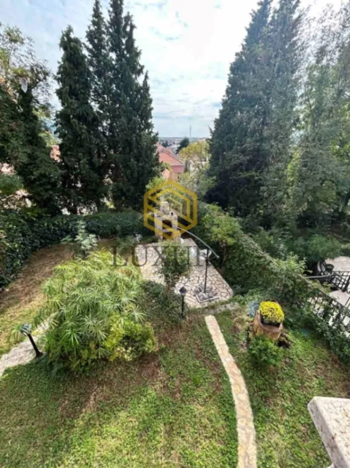 Izdavanje, kuća, 280m², Pod Goricom, Podgorica