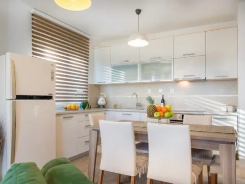 Izdavanje, dvosoban stan, 83m², Gradiošnica, Tivat - image 7