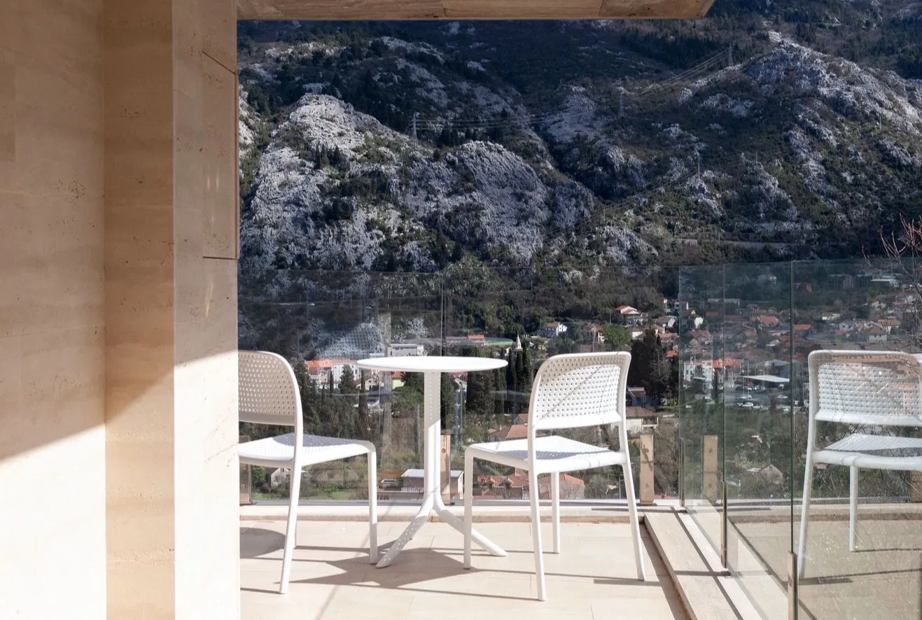 Prodaja, dvosoban stan, 136m², Škaljari, Kotor