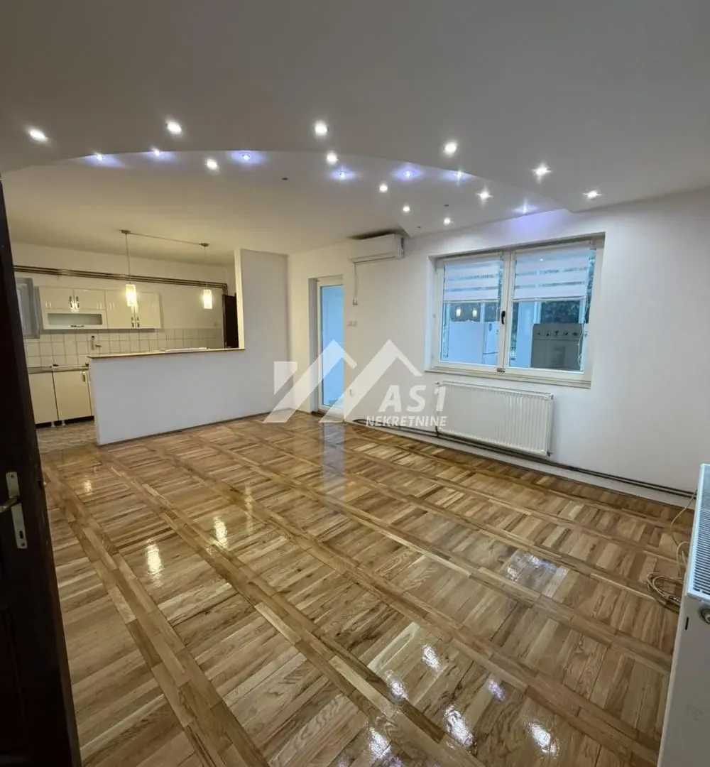 Izdavanje, trosoban stan, 100m², Novo naselje, Novi Sad