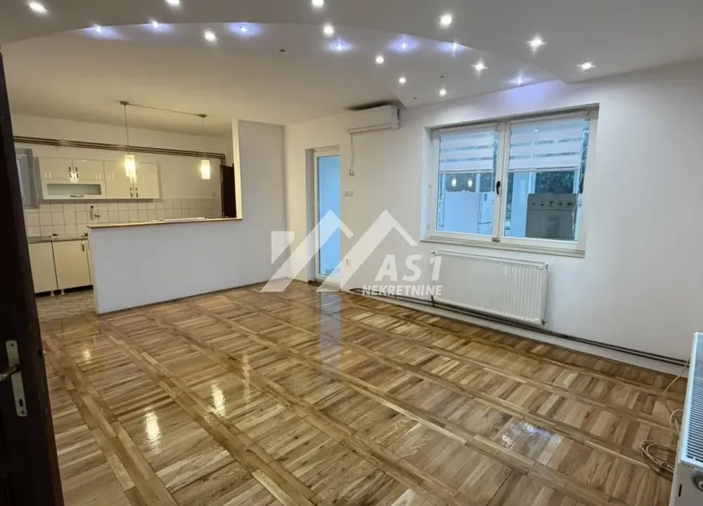 Izdavanje, trosoban stan, 100m², Novo naselje, Novi Sad