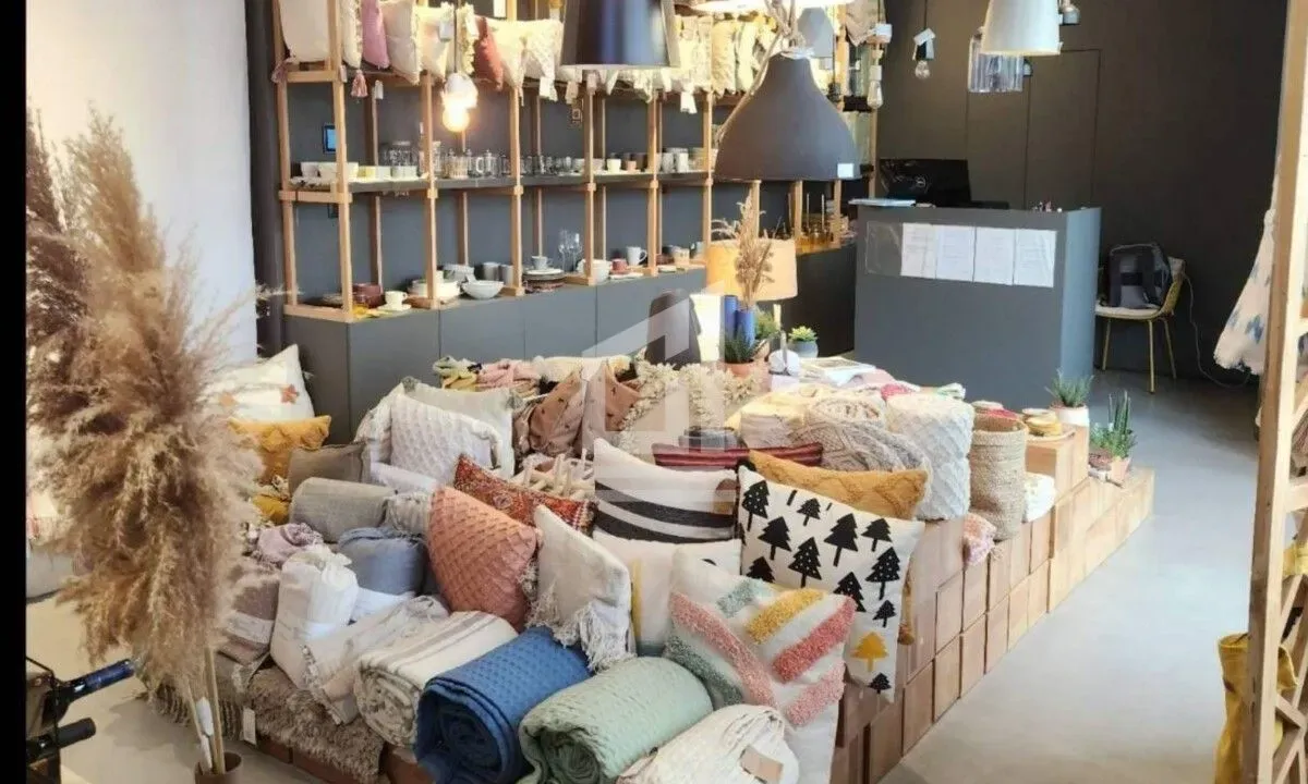 Prodaja, poslovni prostor, 151m², Blok 9, Podgorica