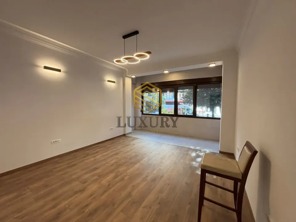 Izdavanje, poslovni prostor, 70m², Centar, Podgorica