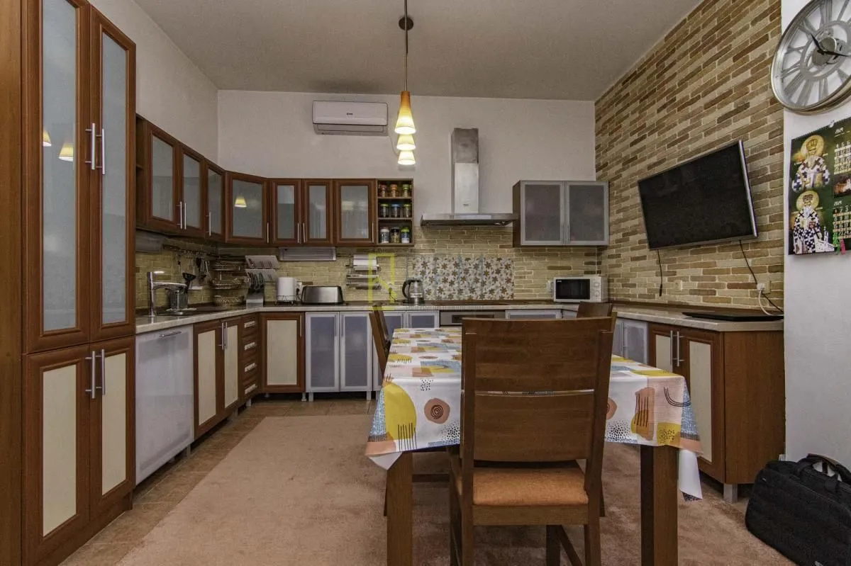 Prodaja, kuća, 400m², Danilovgrad, Crna Gora