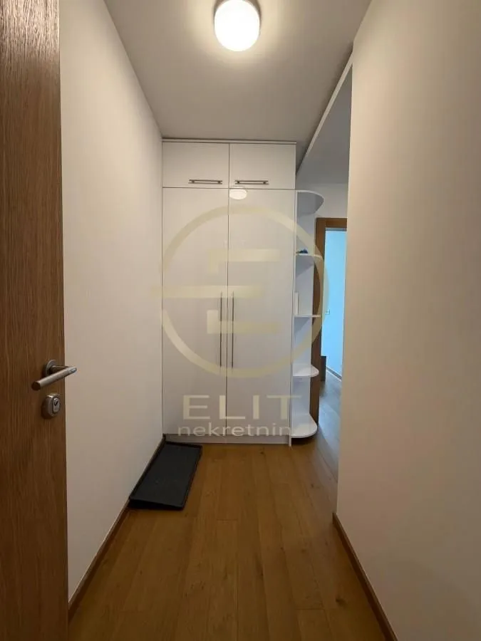 Izdavanje, stan, 43m², Bulevar Evrope, Novi Sad Sve Podlokacije