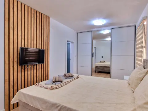 Sale, two bedroom apartment, 70m², Bečići, Budva - image 16