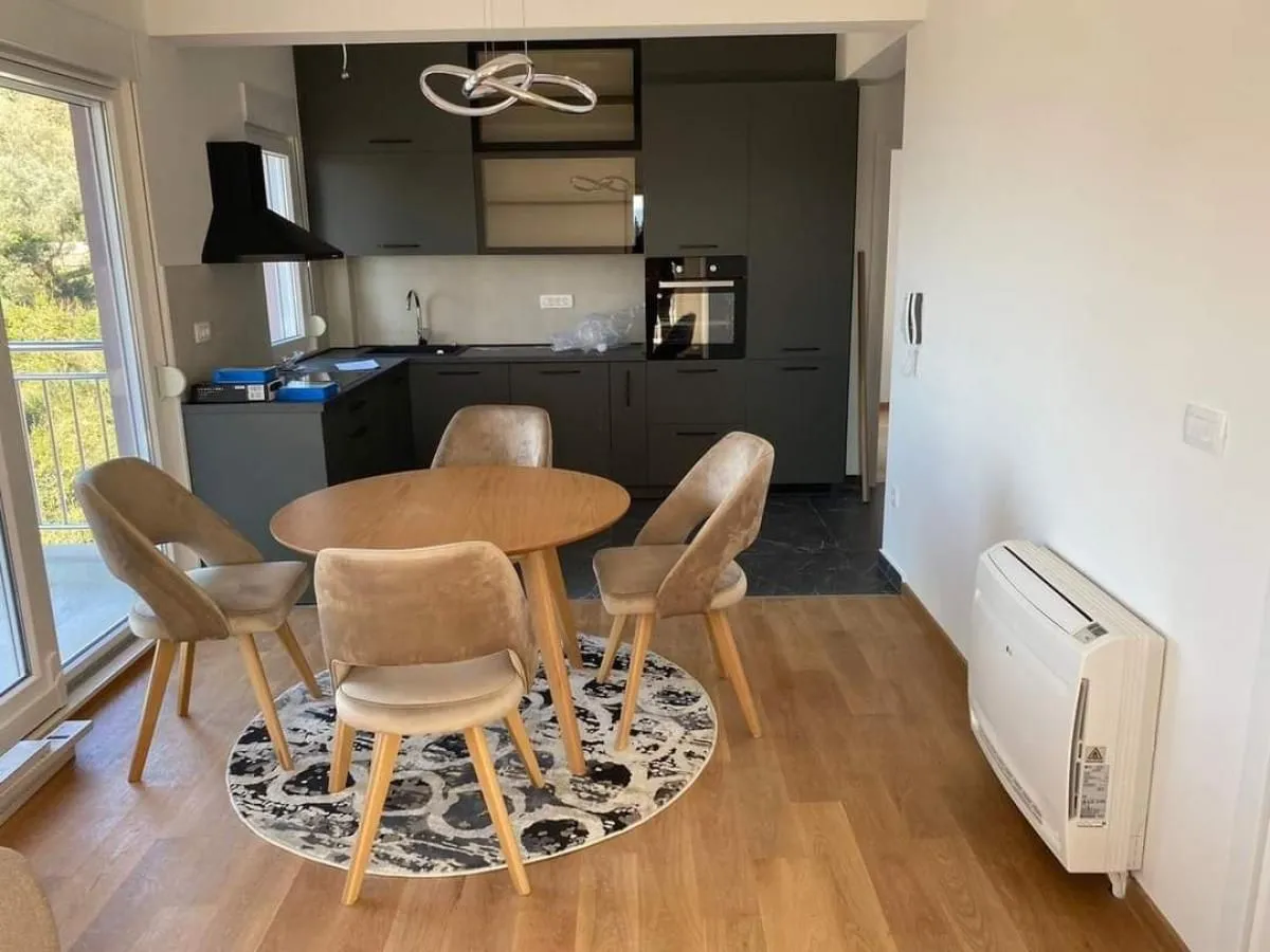 Izdavanje, dvosoban stan, 65m², Tivat, Crna Gora