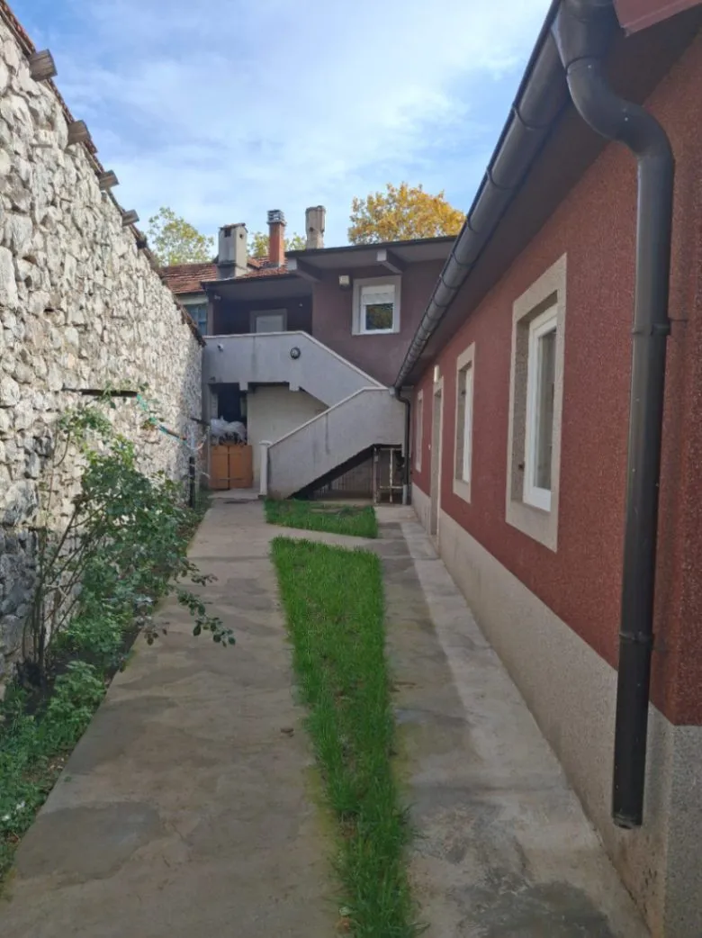 Prodaja, kuća, 200m², Centar, Nikšić