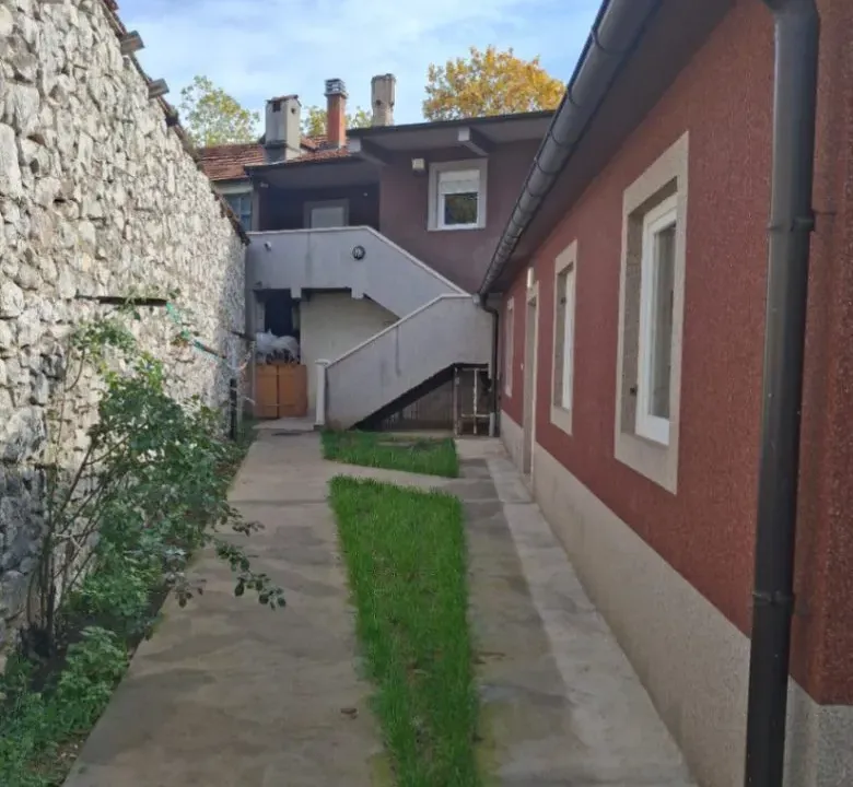 Prodaja, kuća, 200m², Centar, Nikšić